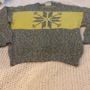 Men’s vintage gee 2 Cozy Gray and Yellow Snowflake Crewneck Sweater